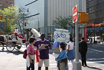 ニューヨークで署名活動