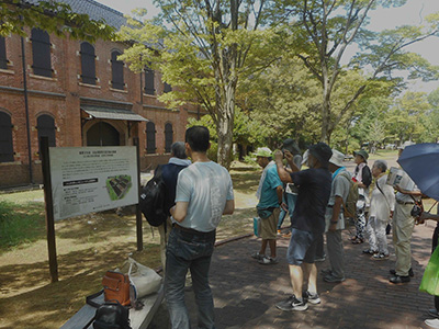 平和ガイドの様子