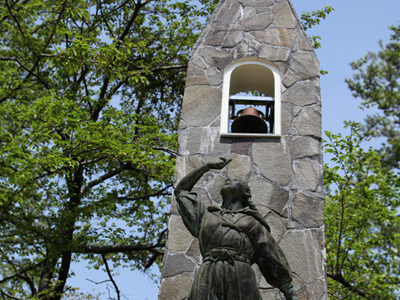 軍都・金沢の歴史 -殉難おとめの像-